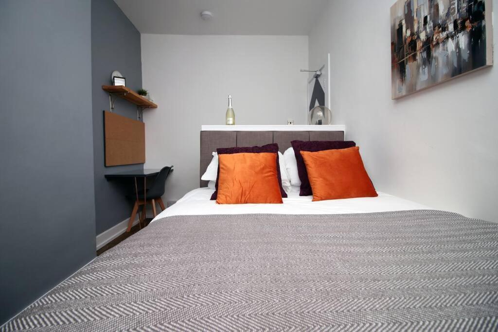 Apartment Stylish In Port Tennant - 4br Free Parking!