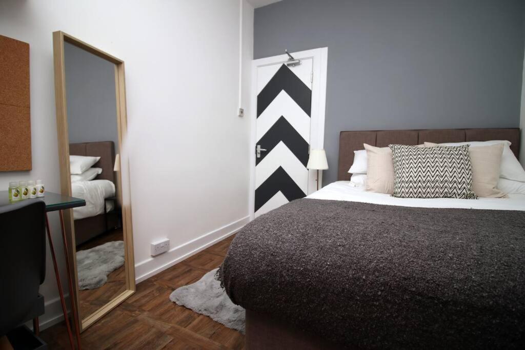 Stylish In Port Tennant - 4br Free Parking! Apartment Swansea