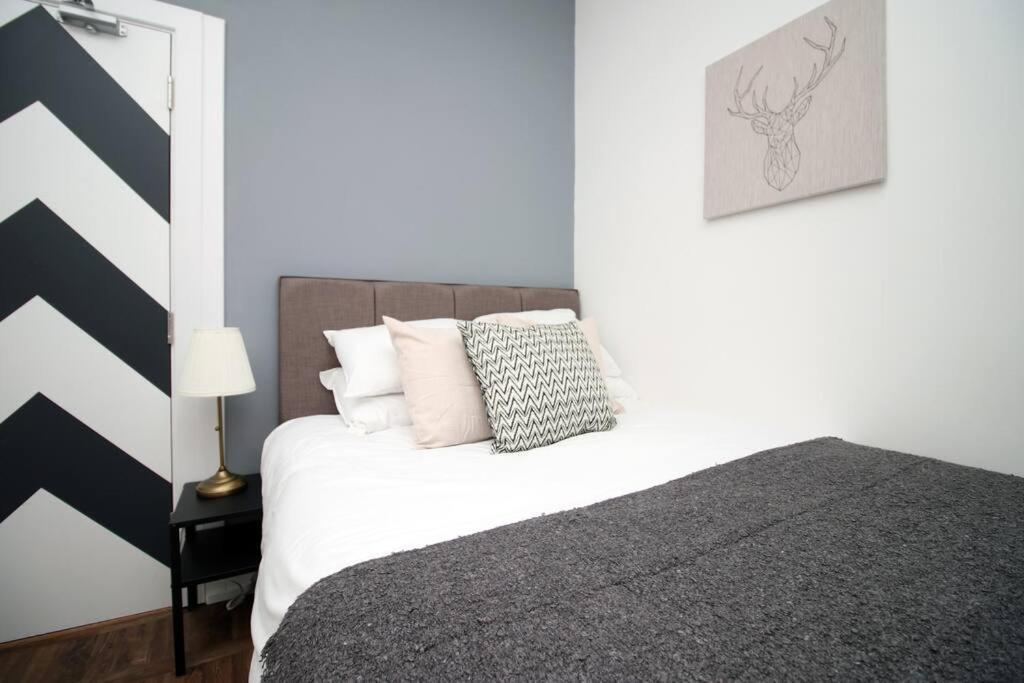 Apartment Stylish In Port Tennant - 4br Free Parking! Swansea