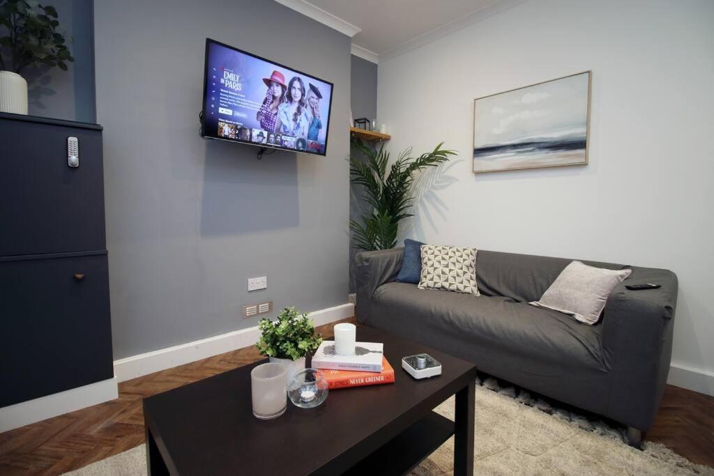 Stylish In Port Tennant - 4br Free Parking! Apartment Swansea