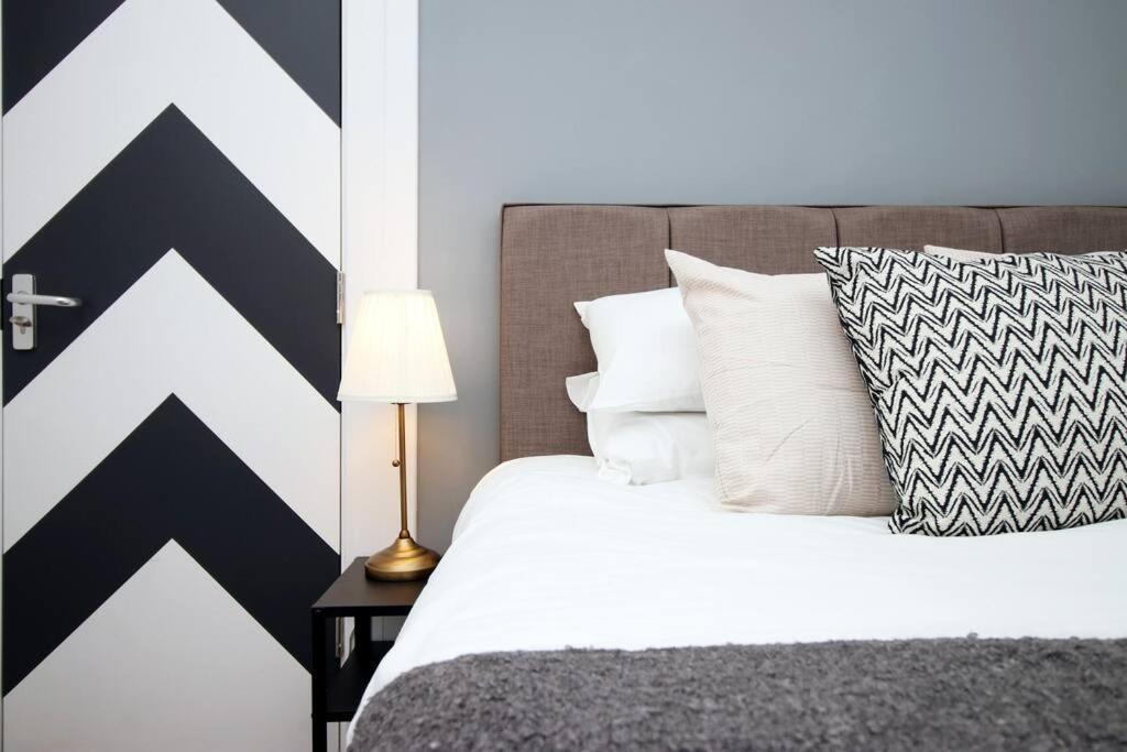 Apartment Stylish In Port Tennant - 4br Free Parking! Swansea